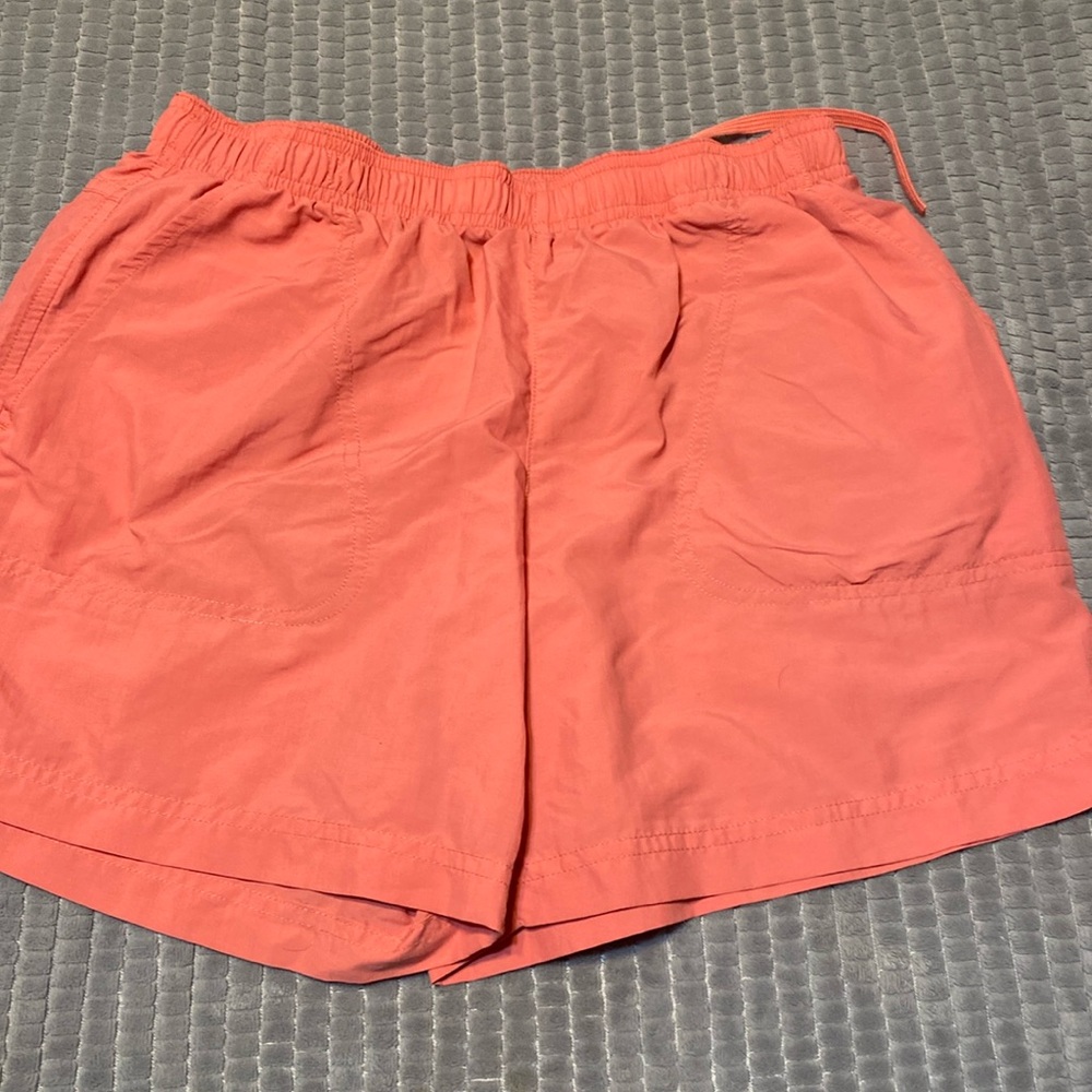 Women’s Columbia shorts Melon color